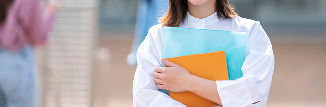 「大学と専門学校の違いは何?進路選択に役立つポイントを詳しく解説」サムネイル画像