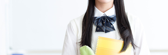 「立って勉強すると効率が上がる！？スタンディングデスクの選び方も紹介」サムネイル画像